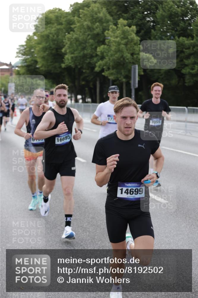 29.06.2025 - hella hamburg halbmarathon Jannik Wohlers http://msf.ph/oto/8192502 29.06.2025 09:45:40 Lombardsbrücke 1080, 1894, 2460, 2525, 3809, 4463, 4812, 5042, 6169, 6495, 7055, 7186, 7880, 8062, 9345, 10453, 11199, 11282, 11833, 12189, 12681, 13167, 13754, 14167, 14293, 14548, 14699, 15054, 15115, 15326, 15507, 15689, 15835, 16148, 16507, 16580, 16695, 16963, 17056, 17322, 17691, 17768, 18854, 19022, 19118 meine-sportfotos.de