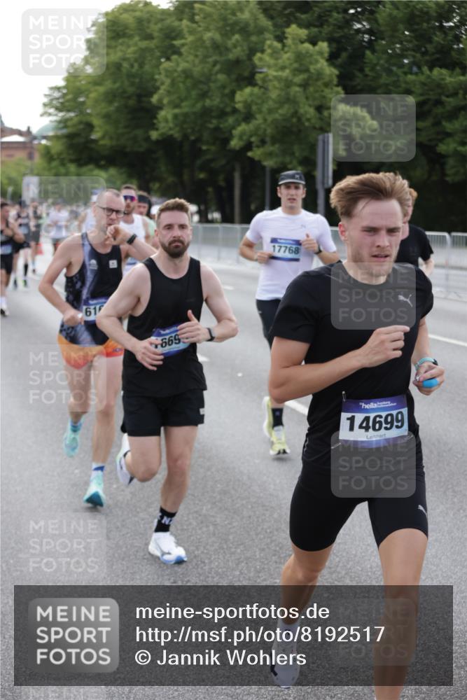 29.06.2025 - hella hamburg halbmarathon Jannik Wohlers http://msf.ph/oto/8192517 29.06.2025 09:45:40 Lombardsbrücke 1080, 1894, 2460, 2525, 3809, 4463, 4812, 5042, 6169, 6495, 7055, 7186, 7880, 8062, 9345, 10453, 11199, 11282, 11833, 12189, 12681, 13167, 13754, 14167, 14293, 14548, 14699, 15054, 15115, 15326, 15507, 15689, 15835, 16148, 16507, 16580, 16695, 16963, 17056, 17322, 17691, 17768, 18854, 19022, 19118 meine-sportfotos.de