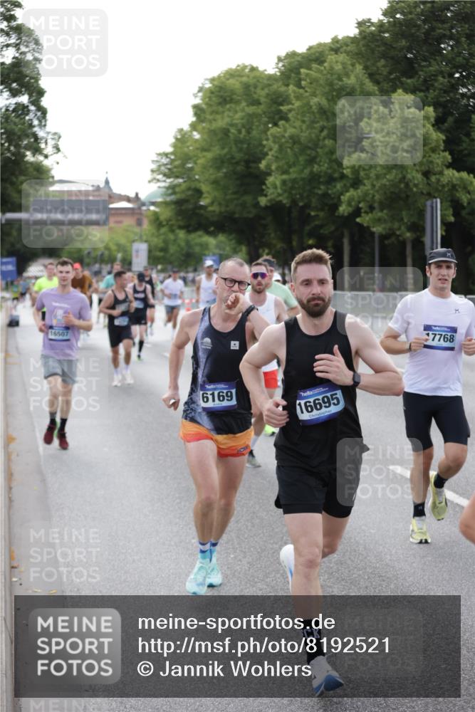 29.06.2025 - hella hamburg halbmarathon Jannik Wohlers http://msf.ph/oto/8192521 29.06.2025 09:45:41 Lombardsbrücke 1080, 1894, 2460, 2525, 3809, 3843, 4463, 4812, 5042, 6169, 6495, 7055, 7186, 7880, 8062, 9345, 10453, 11199, 11282, 11833, 12189, 12681, 13167, 13754, 14167, 14293, 14548, 14699, 15054, 15115, 15326, 15507, 15689, 15835, 16148, 16507, 16580, 16695, 16963, 17056, 17322, 17691, 17768, 18854, 19022, 19118 meine-sportfotos.de