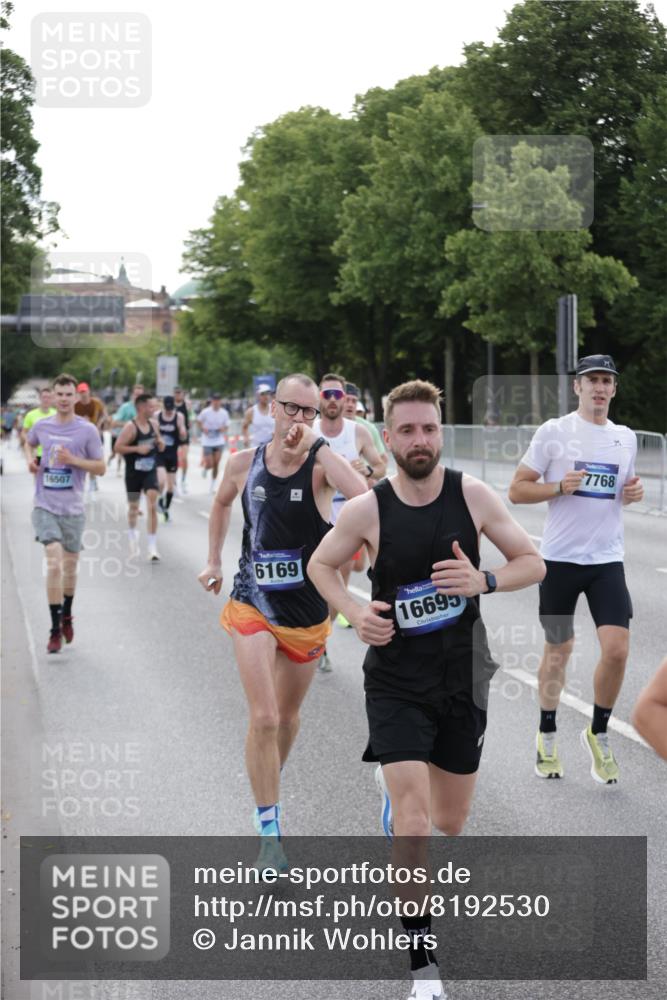 29.06.2025 - hella hamburg halbmarathon Jannik Wohlers http://msf.ph/oto/8192530 29.06.2025 09:45:41 Lombardsbrücke 1080, 1894, 2460, 2525, 3809, 3843, 4463, 4812, 5042, 6169, 6495, 7055, 7186, 7880, 8062, 9345, 10453, 11199, 11282, 11833, 12189, 12681, 13167, 13754, 14167, 14293, 14548, 14699, 15054, 15115, 15326, 15507, 15689, 15835, 16148, 16507, 16580, 16695, 16963, 17056, 17322, 17691, 17768, 18854, 19022, 19118 meine-sportfotos.de
