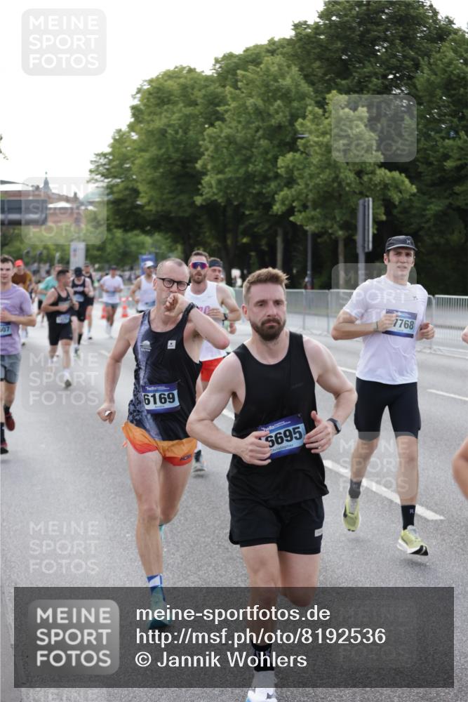 29.06.2025 - hella hamburg halbmarathon Jannik Wohlers http://msf.ph/oto/8192536 29.06.2025 09:45:41 Lombardsbrücke 1080, 1894, 2460, 2525, 3809, 3843, 4463, 4812, 5042, 6169, 6495, 7055, 7186, 7880, 8062, 9345, 10453, 11199, 11282, 11833, 12189, 12681, 13167, 13754, 14167, 14293, 14548, 14699, 15054, 15115, 15326, 15507, 15689, 15835, 16148, 16507, 16580, 16695, 16963, 17056, 17322, 17691, 17768, 18854, 19022, 19118 meine-sportfotos.de