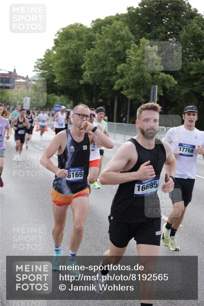 29.06.2025 - hella hamburg halbmarathon Jannik Wohlers http://msf.ph/oto/8192565 29.06.2025 09:45:41 Lombardsbrücke 1080, 1894, 2460, 2525, 3809, 3843, 4463, 4812, 5042, 6169, 6495, 7055, 7186, 7880, 8062, 9345, 10453, 11199, 11282, 11833, 12189, 12681, 13167, 13754, 14167, 14293, 14548, 14699, 15054, 15115, 15326, 15507, 15689, 15835, 16148, 16507, 16580, 16695, 16963, 17056, 17322, 17691, 17768, 18854, 19022, 19118 meine-sportfotos.de