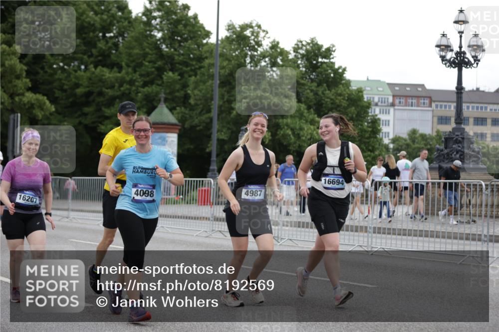 29.06.2025 - hella hamburg halbmarathon Jannik Wohlers http://msf.ph/oto/8192569 29.06.2025 11:13:28 Lombardsbrücke 1077, 1238, 1277, 1280, 2551, 3368, 4071, 4098, 4500, 4501, 4780, 4987, 5591, 5592, 6812, 7151, 7906, 8179, 8951, 9148, 9692, 10612, 11132, 11215, 12081, 12738, 13325, 13337, 13763, 14444, 14817, 14997, 15003, 15005, 15031, 15485, 15522, 16188, 16207, 16694, 19077 meine-sportfotos.de