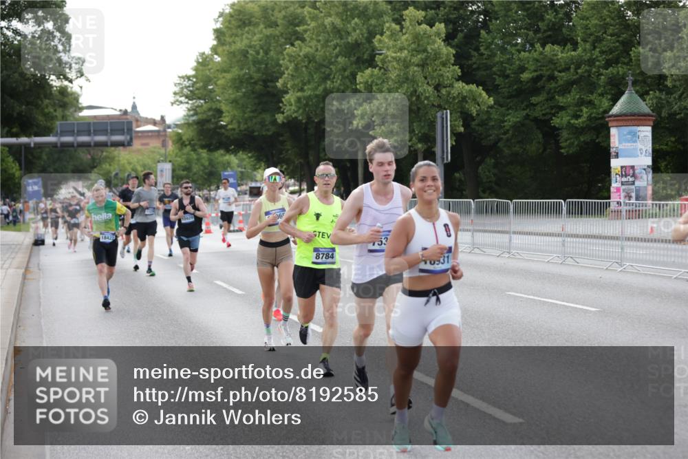 29.06.2025 - hella hamburg halbmarathon Jannik Wohlers http://msf.ph/oto/8192585 29.06.2025 09:45:57 Lombardsbrücke 2525, 3809, 3843, 3955, 5042, 7534, 7845, 7901, 8784, 8864, 8956, 10298, 10865, 10929, 11230, 11282, 11833, 12987, 13252, 13617, 14276, 14293, 15391, 15689, 16065, 16140, 16580, 16931, 17213, 17826, 18235, 18422, 18562, 18563 meine-sportfotos.de