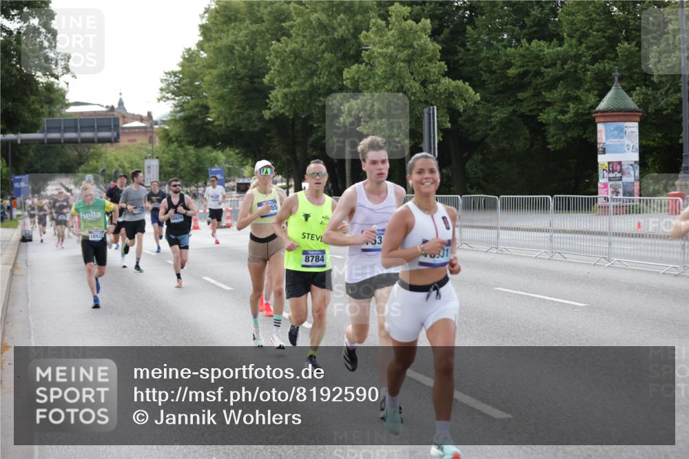 29.06.2025 - hella hamburg halbmarathon Jannik Wohlers http://msf.ph/oto/8192590 29.06.2025 09:45:57 Lombardsbrücke 2525, 3809, 3843, 3955, 5042, 7534, 7845, 7901, 8784, 8864, 8956, 10298, 10865, 10929, 11230, 11282, 11833, 12987, 13252, 13617, 14276, 14293, 15391, 15689, 16065, 16140, 16580, 16931, 17213, 17826, 18235, 18422, 18562, 18563 meine-sportfotos.de
