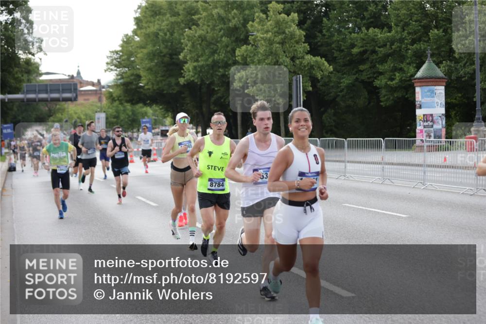 29.06.2025 - hella hamburg halbmarathon Jannik Wohlers http://msf.ph/oto/8192597 29.06.2025 09:45:57 Lombardsbrücke 2525, 3809, 3843, 3955, 5042, 7534, 7845, 7901, 8784, 8864, 8956, 10298, 10865, 10929, 11230, 11282, 11833, 12987, 13252, 13617, 14276, 14293, 15391, 15689, 16065, 16140, 16580, 16931, 17213, 17826, 18235, 18422, 18562, 18563 meine-sportfotos.de