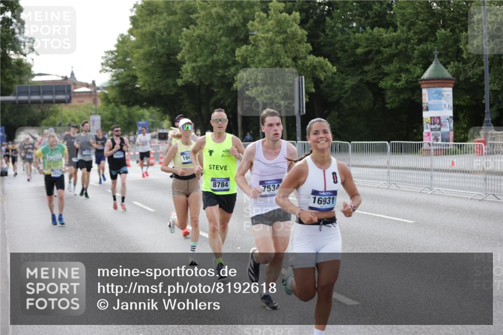 29.06.2025 - hella hamburg halbmarathon Jannik Wohlers http://msf.ph/oto/8192618 29.06.2025 09:45:57 Lombardsbrücke 2525, 3809, 3843, 3955, 5042, 7534, 7845, 7901, 8784, 8864, 8956, 10298, 10865, 10929, 11230, 11282, 11833, 12987, 13252, 13617, 14276, 14293, 15391, 15689, 16065, 16140, 16580, 16931, 17213, 17826, 18235, 18422, 18562, 18563 meine-sportfotos.de