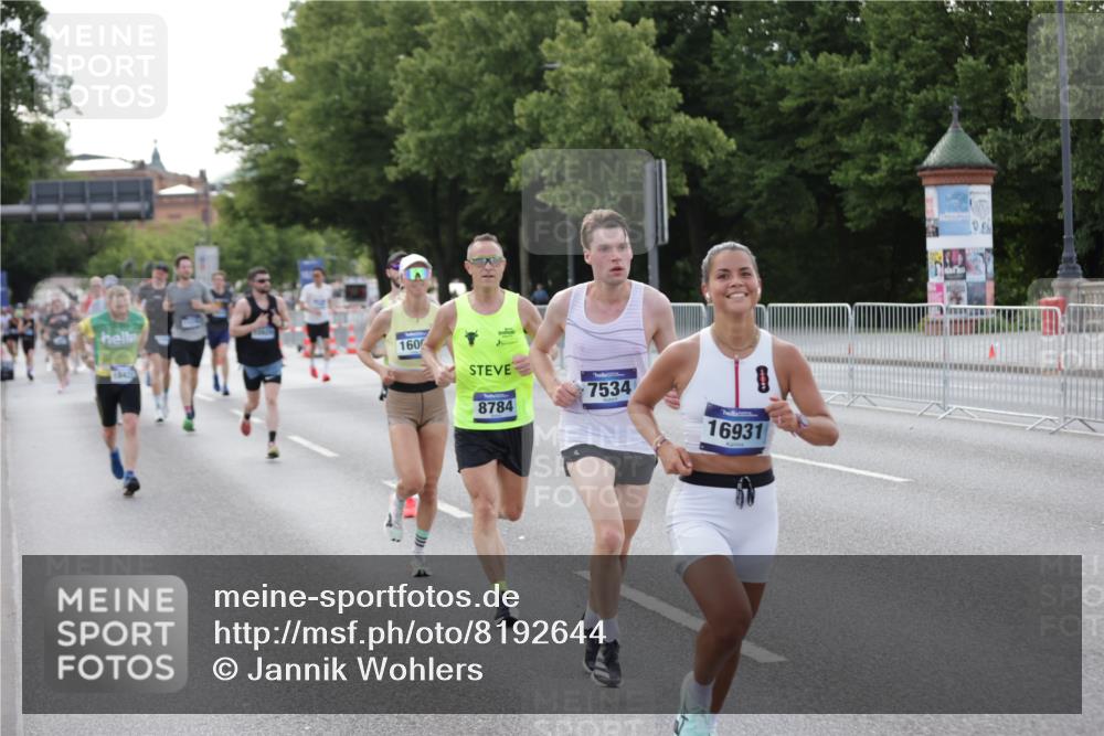 29.06.2025 - hella hamburg halbmarathon Jannik Wohlers http://msf.ph/oto/8192644 29.06.2025 09:45:57 Lombardsbrücke 2525, 3809, 3843, 3955, 5042, 7534, 7845, 7901, 8784, 8864, 8956, 10298, 10865, 10929, 11230, 11282, 11833, 12987, 13252, 13617, 14276, 14293, 15391, 15689, 16065, 16140, 16580, 16931, 17213, 17826, 18235, 18422, 18562, 18563 meine-sportfotos.de