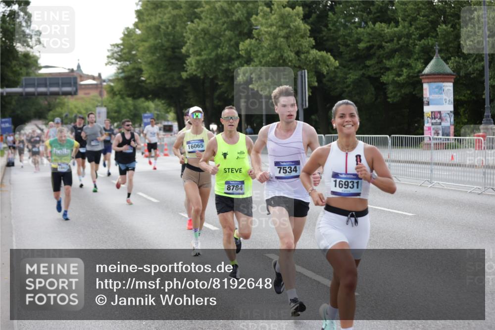 29.06.2025 - hella hamburg halbmarathon Jannik Wohlers http://msf.ph/oto/8192648 29.06.2025 09:45:57 Lombardsbrücke 2525, 3809, 3843, 3955, 5042, 7534, 7845, 7901, 8784, 8864, 8956, 10298, 10865, 10929, 11230, 11282, 11833, 12987, 13252, 13617, 14276, 14293, 15391, 15689, 16065, 16140, 16580, 16931, 17213, 17826, 18235, 18422, 18562, 18563 meine-sportfotos.de