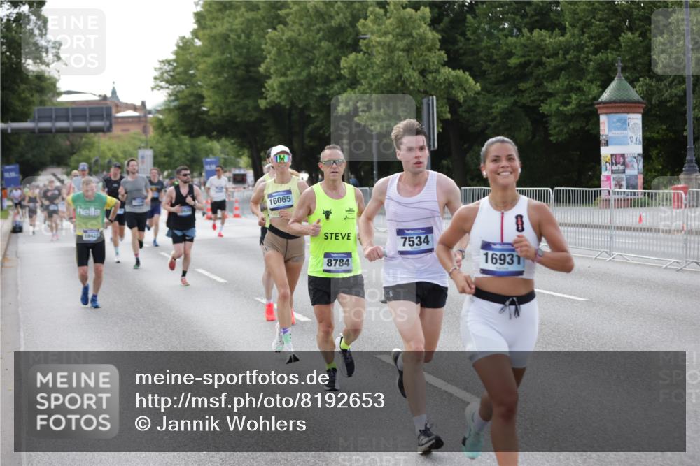 29.06.2025 - hella hamburg halbmarathon Jannik Wohlers http://msf.ph/oto/8192653 29.06.2025 09:45:57 Lombardsbrücke 2525, 3809, 3843, 3955, 5042, 7534, 7845, 7901, 8784, 8864, 8956, 10298, 10865, 10929, 11230, 11282, 11833, 12987, 13252, 13617, 14276, 14293, 15391, 15689, 16065, 16140, 16580, 16931, 17213, 17826, 18235, 18422, 18562, 18563 meine-sportfotos.de