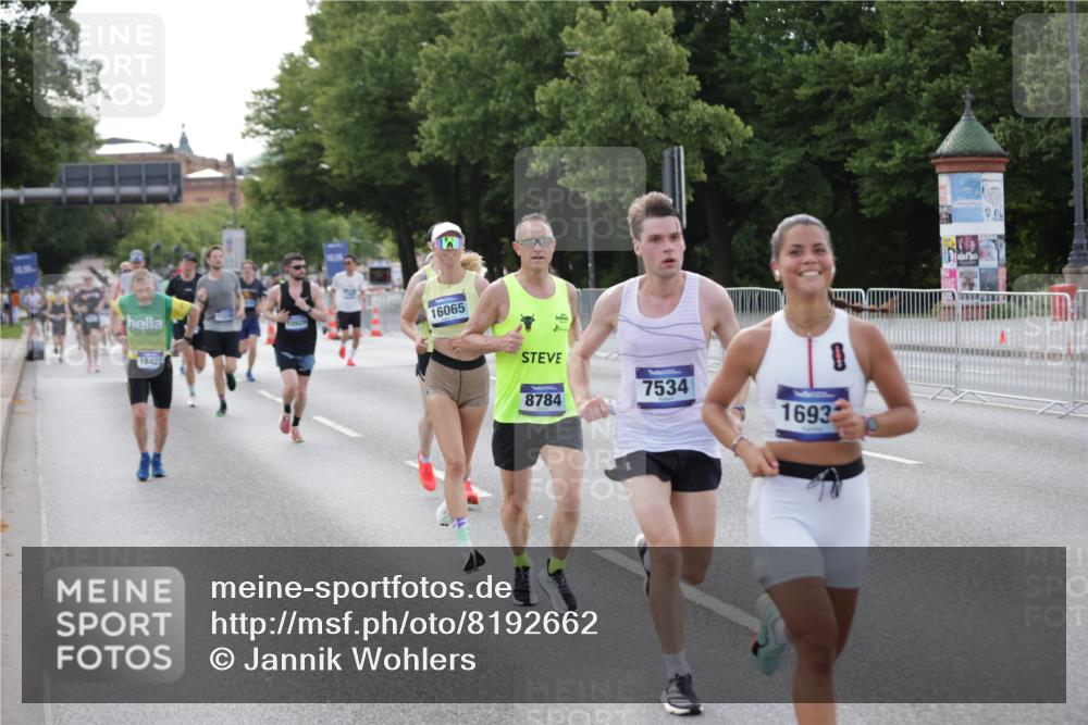 29.06.2025 - hella hamburg halbmarathon Jannik Wohlers http://msf.ph/oto/8192662 29.06.2025 09:45:57 Lombardsbrücke 2525, 3809, 3843, 3955, 5042, 7534, 7845, 7901, 8784, 8864, 8956, 10298, 10865, 10929, 11230, 11282, 11833, 12987, 13252, 13617, 14276, 14293, 15391, 15689, 16065, 16140, 16580, 16931, 17213, 17826, 18235, 18422, 18562, 18563 meine-sportfotos.de