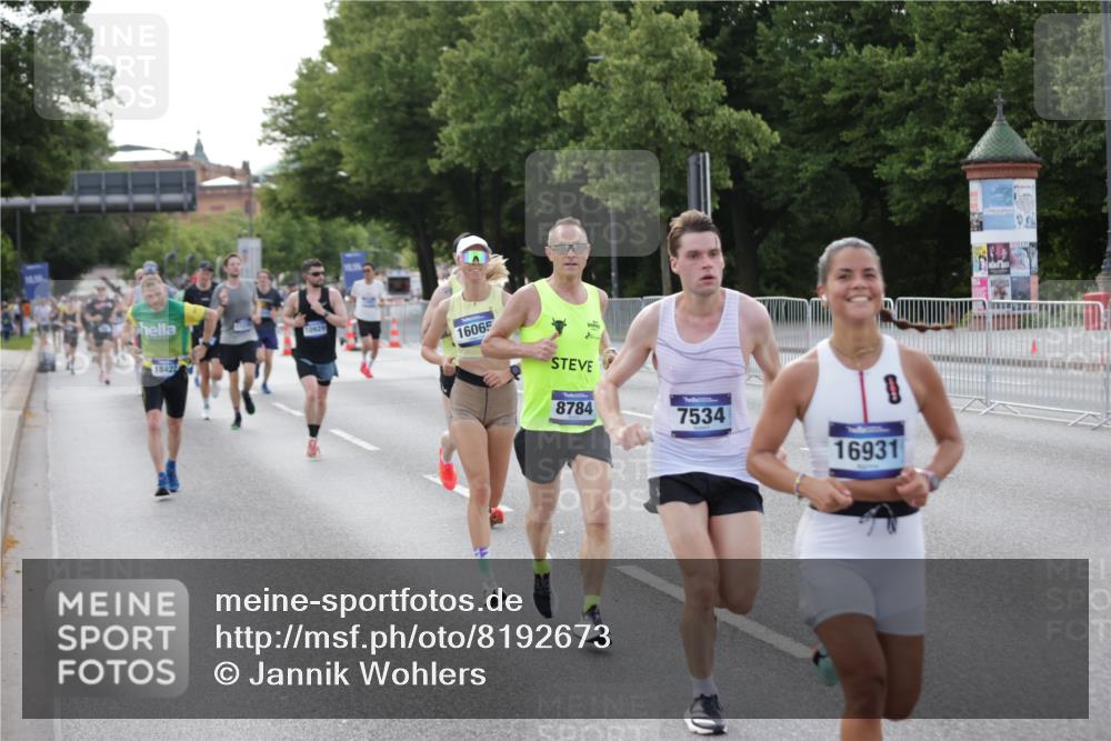 29.06.2025 - hella hamburg halbmarathon Jannik Wohlers http://msf.ph/oto/8192673 29.06.2025 09:45:57 Lombardsbrücke 2525, 3809, 3843, 3955, 5042, 7534, 7845, 7901, 8784, 8864, 8956, 10298, 10865, 10929, 11230, 11282, 11833, 12987, 13252, 13617, 14276, 14293, 15391, 15689, 16065, 16140, 16580, 16931, 17213, 17826, 18235, 18422, 18562, 18563 meine-sportfotos.de