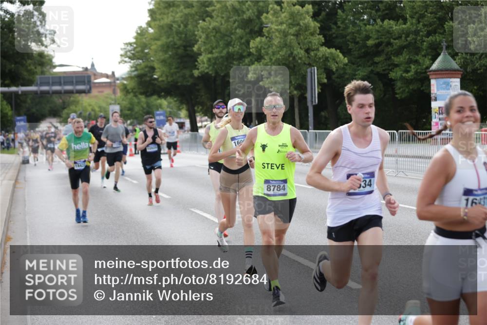 29.06.2025 - hella hamburg halbmarathon Jannik Wohlers http://msf.ph/oto/8192684 29.06.2025 09:45:57 Lombardsbrücke 2525, 3809, 3843, 3955, 5042, 7534, 7845, 7901, 8784, 8864, 8956, 10298, 10865, 10929, 11230, 11282, 11833, 12987, 13252, 13617, 14276, 14293, 15391, 15689, 16065, 16140, 16580, 16931, 17213, 17826, 18235, 18422, 18562, 18563 meine-sportfotos.de