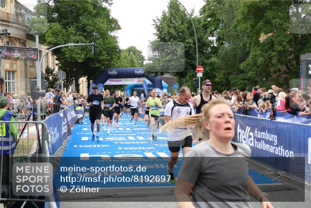 29.06.2025 - hella hamburg halbmarathon Zöllner http://msf.ph/oto/8192697 29.06.2025 10:45:06 Ziel 1171, 1424, 3917, 4997, 6266, 7709, 7843, 9710, 10313, 10741, 11688, 13919, 15334, 15365, 16058, 17381, 17544 meine-sportfotos.de