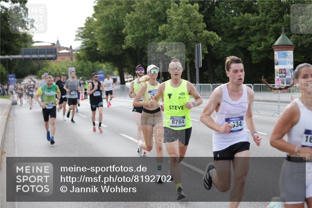 29.06.2025 - hella hamburg halbmarathon Jannik Wohlers http://msf.ph/oto/8192702 29.06.2025 09:45:57 Lombardsbrücke 2525, 3809, 3843, 3955, 5042, 7534, 7845, 7901, 8784, 8864, 8956, 10298, 10865, 10929, 11230, 11282, 11833, 12987, 13252, 13617, 14276, 14293, 15391, 15689, 16065, 16140, 16580, 16931, 17213, 17826, 18235, 18422, 18562, 18563 meine-sportfotos.de