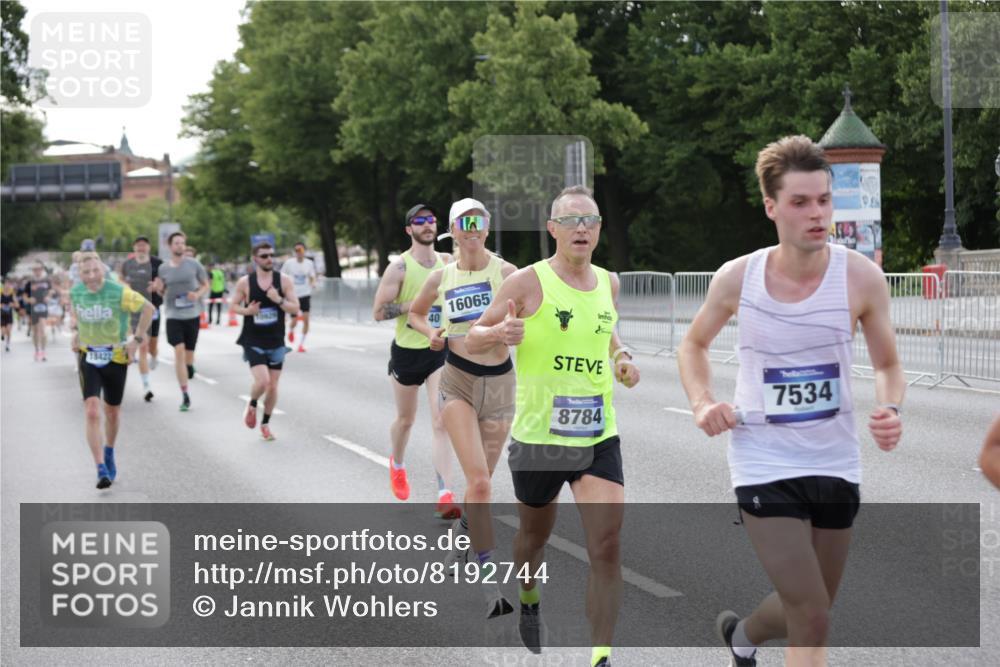 29.06.2025 - hella hamburg halbmarathon Jannik Wohlers http://msf.ph/oto/8192744 29.06.2025 09:45:58 Lombardsbrücke 1344, 2525, 3843, 3955, 5042, 7534, 7845, 7901, 8784, 8864, 8956, 10298, 10865, 10929, 11230, 11282, 11833, 12987, 13252, 13617, 14276, 14293, 15391, 15689, 16065, 16140, 16243, 16580, 16931, 17213, 17826, 18235, 18422, 18562, 18563 meine-sportfotos.de