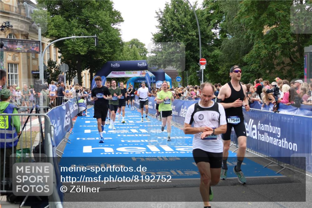 29.06.2025 - hella hamburg halbmarathon Zöllner http://msf.ph/oto/8192752 29.06.2025 10:45:07 Ziel 1171, 2270, 3917, 4997, 6266, 7709, 7843, 9710, 10313, 10741, 11688, 13919, 15334, 15365, 16058, 16689, 17381, 17544 meine-sportfotos.de