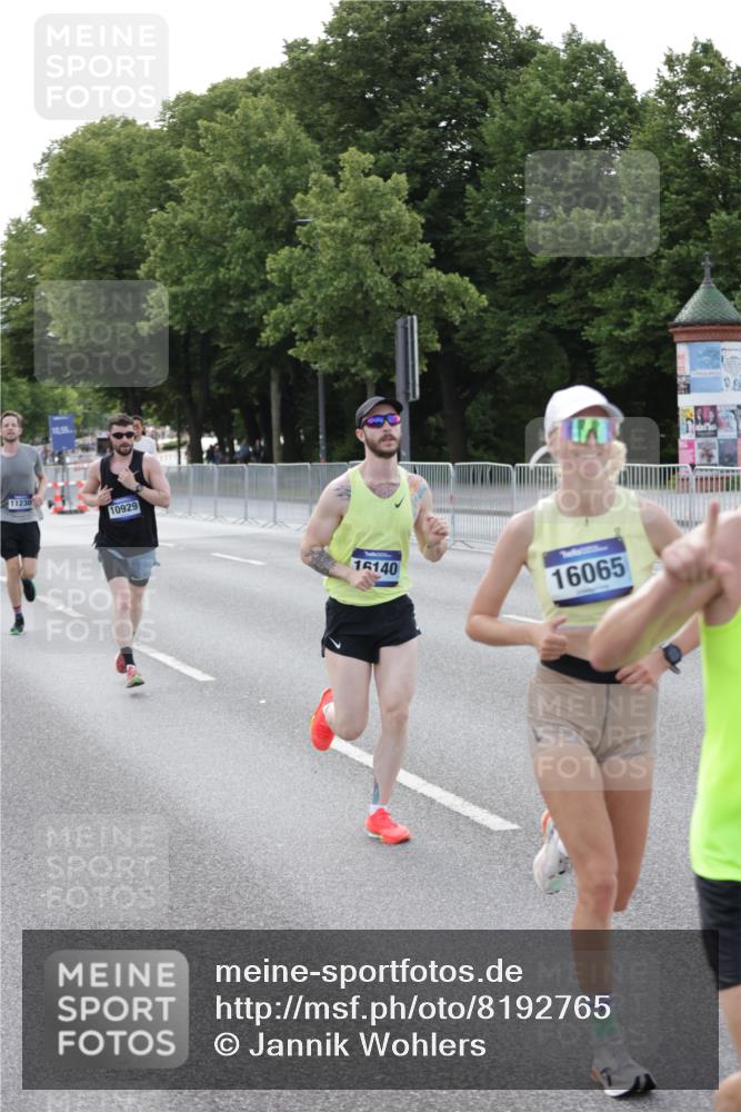 29.06.2025 - hella hamburg halbmarathon Jannik Wohlers http://msf.ph/oto/8192765 29.06.2025 09:45:58 Lombardsbrücke 1344, 2525, 3843, 3955, 5042, 7534, 7845, 7901, 8784, 8864, 8956, 10298, 10865, 10929, 11230, 11282, 11833, 12987, 13252, 13617, 14276, 14293, 15391, 15689, 16065, 16140, 16243, 16580, 16931, 17213, 17826, 18235, 18422, 18562, 18563 meine-sportfotos.de