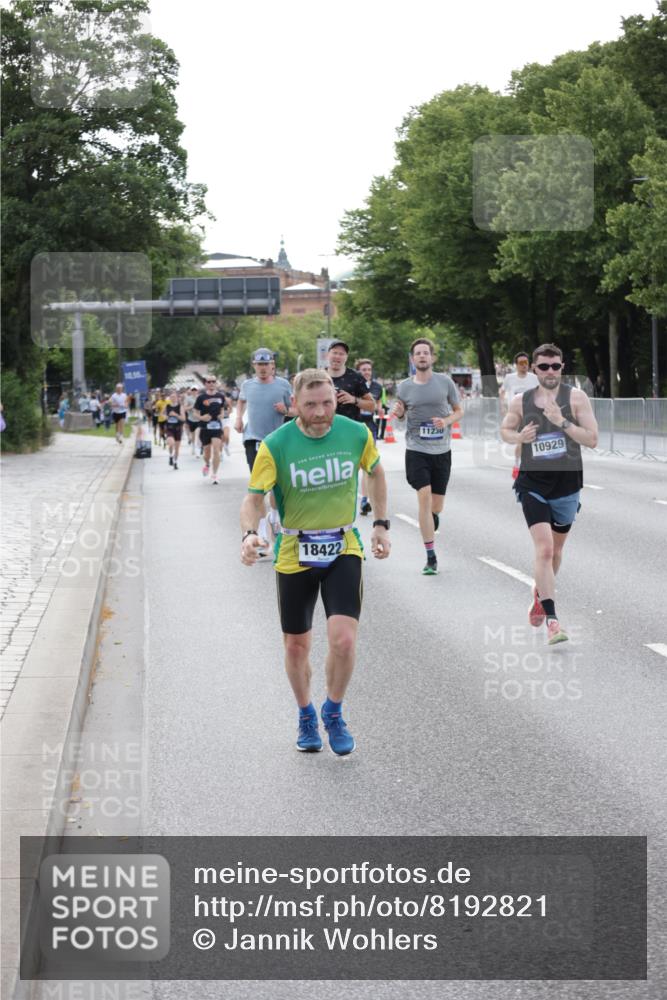 29.06.2025 - hella hamburg halbmarathon Jannik Wohlers http://msf.ph/oto/8192821 29.06.2025 09:45:59 Lombardsbrücke 1344, 2525, 3843, 3955, 4477, 5042, 7534, 7845, 7901, 8784, 8864, 8956, 10298, 10865, 10929, 11230, 11282, 11833, 12987, 13252, 13617, 13961, 14276, 14293, 15391, 15689, 16065, 16140, 16243, 16580, 16931, 17213, 17826, 18235, 18422, 18562, 18563 meine-sportfotos.de