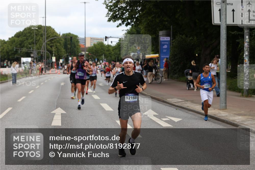 29.06.2025 - hella hamburg halbmarathon Yannick Fuchs http://msf.ph/oto/8192877 29.06.2025 10:31:17 20KM 1385, 1571, 2121, 3959, 5961, 6915, 7831, 8084, 8121, 9313, 10404, 10852, 11120, 11304, 11620, 12051, 12168, 12916, 13991, 14075, 14622, 15621, 16158, 17078, 17192, 18038, 18156, 18733 meine-sportfotos.de