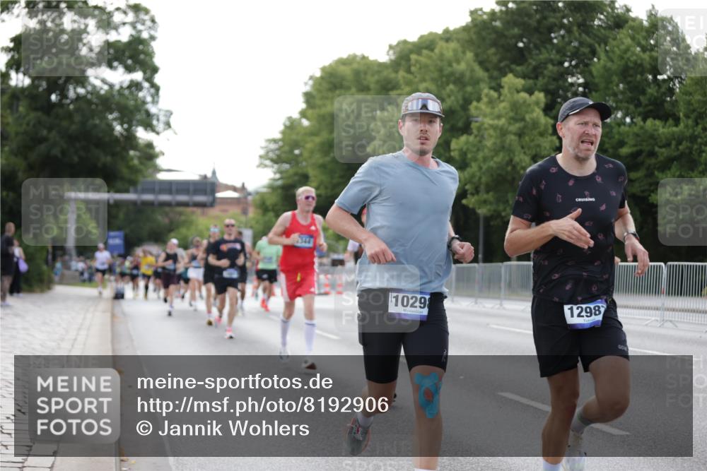 29.06.2025 - hella hamburg halbmarathon Jannik Wohlers http://msf.ph/oto/8192906 29.06.2025 09:46:02 Lombardsbrücke 1344, 1889, 3843, 3955, 4477, 7534, 7845, 7901, 8784, 8864, 8956, 10298, 10865, 10929, 11230, 12987, 13252, 13617, 13961, 14276, 15391, 15902, 16065, 16140, 16243, 16931, 17213, 17826, 18235, 18422, 18562, 18563 meine-sportfotos.de
