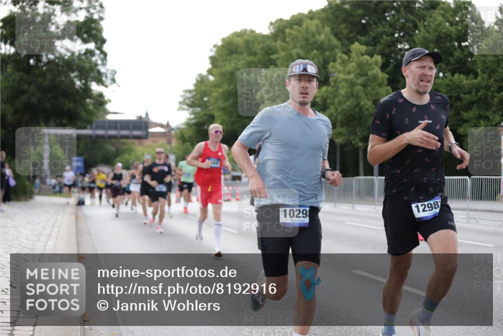 29.06.2025 - hella hamburg halbmarathon Jannik Wohlers http://msf.ph/oto/8192916 29.06.2025 09:46:02 Lombardsbrücke 1344, 1889, 3843, 3955, 4477, 7534, 7845, 7901, 8784, 8864, 8956, 10298, 10865, 10929, 11230, 12987, 13252, 13617, 13961, 14276, 15391, 15902, 16065, 16140, 16243, 16931, 17213, 17826, 18235, 18422, 18562, 18563 meine-sportfotos.de