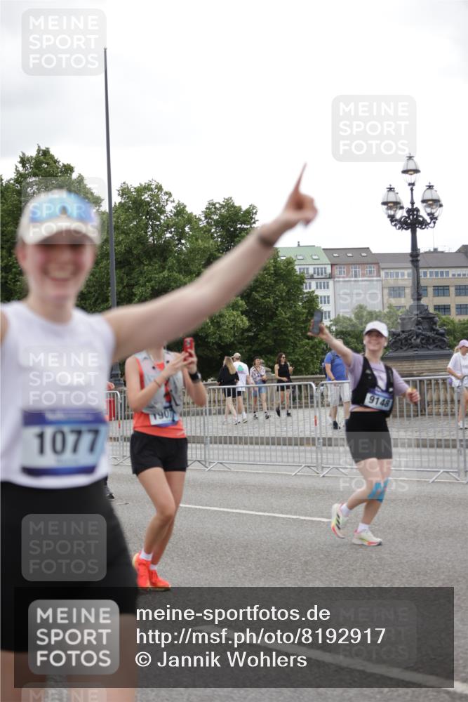 29.06.2025 - hella hamburg halbmarathon Jannik Wohlers http://msf.ph/oto/8192917 29.06.2025 11:13:32 Lombardsbrücke 1077, 1238, 1277, 1280, 2551, 3318, 3368, 4071, 4098, 4500, 4501, 4780, 4987, 5591, 5772, 6812, 7151, 7388, 7906, 8179, 8659, 9148, 9692, 10612, 10753, 11132, 11549, 12081, 12667, 12738, 13084, 13763, 14490, 14997, 15003, 15005, 15031, 15522, 15653, 16044, 16188, 16207, 16694, 19077 meine-sportfotos.de