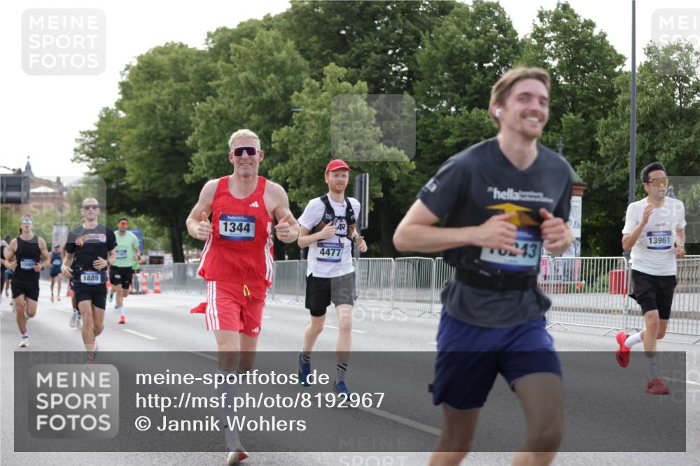 29.06.2025 - hella hamburg halbmarathon Jannik Wohlers http://msf.ph/oto/8192967 29.06.2025 09:46:04 Lombardsbrücke 1344, 1889, 3955, 4477, 7534, 7845, 7901, 8784, 8864, 8956, 10298, 10865, 10929, 11230, 11304, 11661, 12987, 13252, 13617, 13961, 14276, 15391, 15902, 16065, 16140, 16243, 16811, 16931, 16957, 17213, 17826, 18422 meine-sportfotos.de