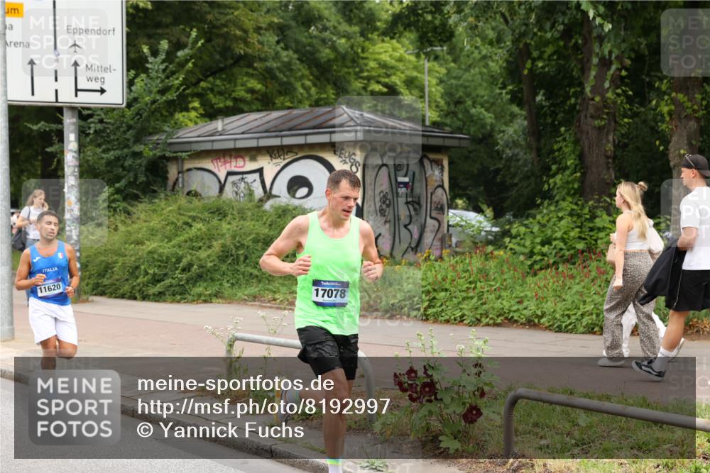 29.06.2025 - hella hamburg halbmarathon Yannick Fuchs http://msf.ph/oto/8192997 29.06.2025 10:31:18 20KM 1385, 1571, 2121, 3959, 5315, 5961, 6915, 7831, 8084, 8121, 9313, 10404, 10852, 11120, 11304, 11620, 12051, 12168, 12916, 13991, 14075, 14622, 15621, 16158, 17078, 17192, 18038, 18733 meine-sportfotos.de