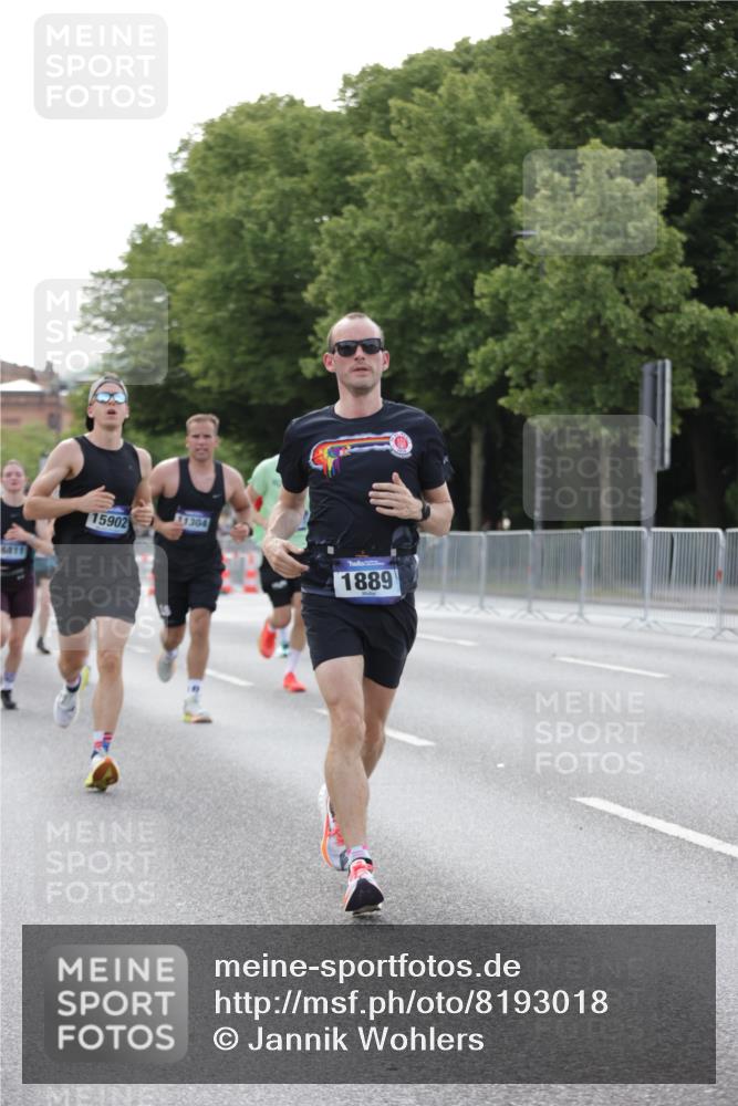 29.06.2025 - hella hamburg halbmarathon Jannik Wohlers http://msf.ph/oto/8193018 29.06.2025 09:46:06 Lombardsbrücke 1344, 1889, 3955, 4477, 4944, 7534, 7901, 8784, 8864, 10298, 10865, 10929, 11230, 11304, 11661, 12987, 13252, 13617, 13961, 14276, 14450, 15902, 16065, 16140, 16243, 16811, 16931, 16957, 17213, 17826, 18277, 18422 meine-sportfotos.de