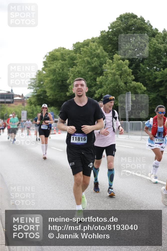 29.06.2025 - hella hamburg halbmarathon Jannik Wohlers http://msf.ph/oto/8193040 29.06.2025 10:24:25 Lombardsbrücke 1352, 2108, 2249, 2944, 3099, 3113, 4008, 4010, 4221, 4444, 5126, 6261, 10907, 11651, 11816, 11817, 14898, 15124, 15942, 15975, 17535, 18105, 18194, 18198 meine-sportfotos.de