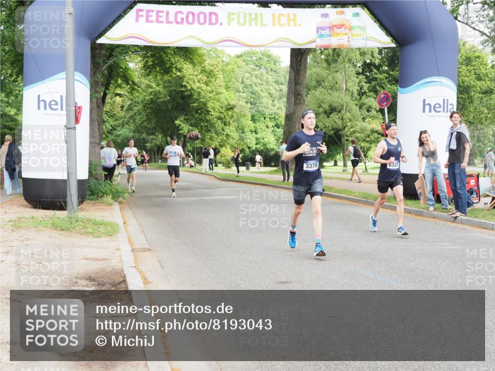 29.06.2025 - hella hamburg halbmarathon MichiJ http://msf.ph/oto/8193043 29.06.2025 10:20:01 Zwischen KM18-KM19 2689, 3379, 8323, 12049, 12691 meine-sportfotos.de