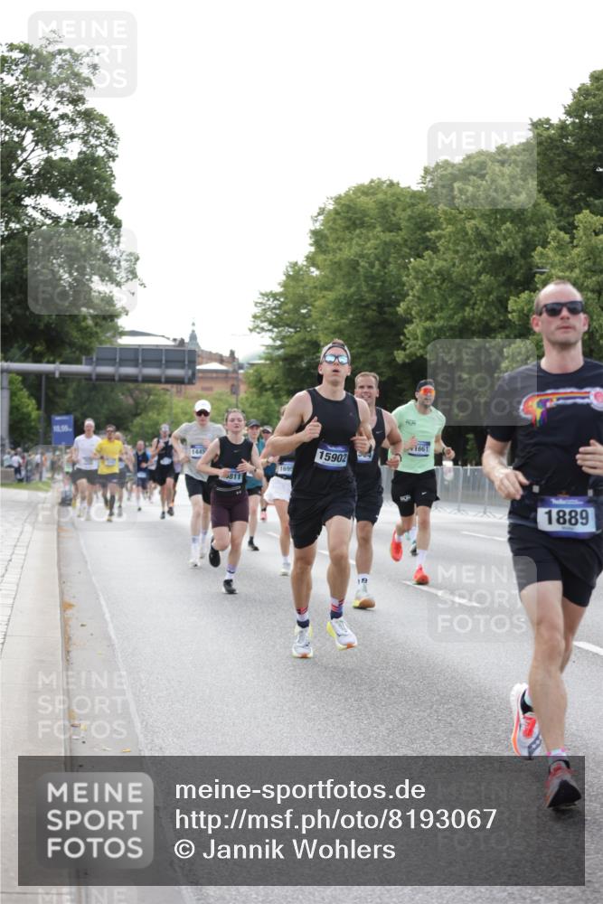 29.06.2025 - hella hamburg halbmarathon Jannik Wohlers http://msf.ph/oto/8193067 29.06.2025 09:46:07 Lombardsbrücke 1344, 1889, 3955, 4477, 4944, 5048, 7534, 7901, 8784, 8864, 10298, 10865, 10929, 11230, 11304, 11661, 12987, 13252, 13617, 13961, 14276, 14450, 15902, 16065, 16140, 16243, 16811, 16931, 16957, 17826, 18277, 18422 meine-sportfotos.de