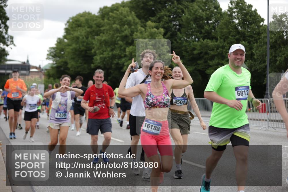29.06.2025 - hella hamburg halbmarathon Jannik Wohlers http://msf.ph/oto/8193080 29.06.2025 11:13:34 Lombardsbrücke 1077, 1238, 1277, 1280, 1454, 2551, 3299, 3318, 3368, 4071, 4098, 4500, 4501, 4753, 4780, 4987, 5153, 5772, 6420, 6812, 7151, 7388, 7906, 8659, 9148, 9692, 10612, 10753, 11132, 11549, 12081, 12667, 12738, 13084, 13763, 14490, 14997, 15003, 15005, 15031, 15653, 16044, 16188, 16207, 16694, 17399, 19077 meine-sportfotos.de