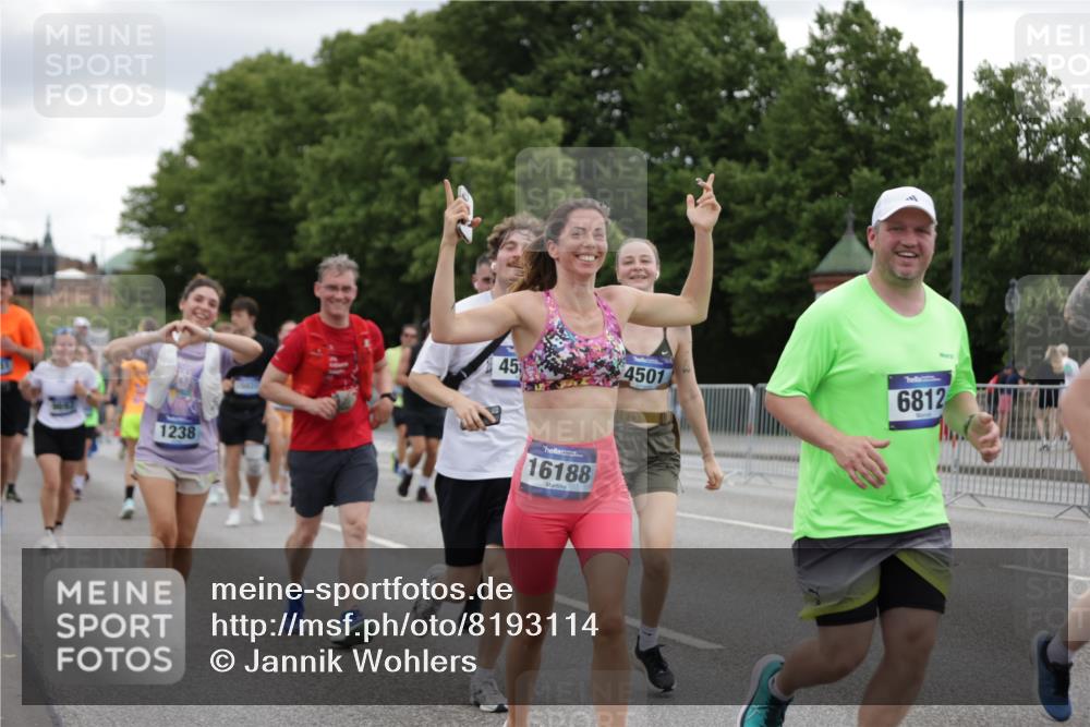 29.06.2025 - hella hamburg halbmarathon Jannik Wohlers http://msf.ph/oto/8193114 29.06.2025 11:13:35 Lombardsbrücke 1077, 1238, 1277, 1280, 1454, 2551, 3299, 3318, 3368, 4071, 4098, 4500, 4501, 4753, 4780, 4987, 5153, 5772, 6420, 6812, 7151, 7388, 7906, 8659, 9148, 9692, 10612, 10753, 11132, 11549, 11746, 11845, 12081, 12667, 12738, 13084, 13763, 14490, 14997, 15003, 15005, 15031, 15653, 16044, 16188, 16207, 16694, 17399, 19077 meine-sportfotos.de