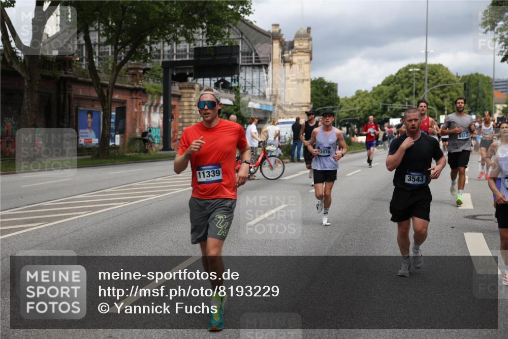 29.06.2025 - hella hamburg halbmarathon Yannick Fuchs http://msf.ph/oto/8193229 29.06.2025 10:44:06 20KM 1216, 1321, 2020, 2234, 2788, 3296, 3414, 3543, 3562, 3852, 3947, 4247, 4933, 5447, 5894, 5978, 6115, 6125, 6282, 7100, 7657, 8153, 8454, 8576, 8689, 8813, 8899, 8921, 9031, 9303, 9491, 9551, 9597, 9723, 10189, 10480, 11339, 11975, 12203, 12733, 13159, 13225, 13282, 13463, 13758, 13976, 14562, 14794, 14838, 15519, 15620, 15966, 16000, 16403, 16732, 16738, 16843, 16877, 16887, 17001, 17282, 17319, 17908, 18228, 18229, 18350, 18451, 18499, 18884, 18960 meine-sportfotos.de