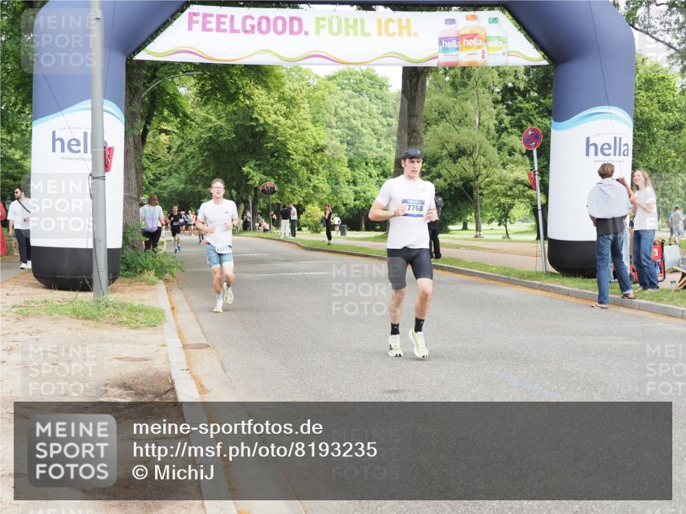 29.06.2025 - hella hamburg halbmarathon MichiJ http://msf.ph/oto/8193235 29.06.2025 10:20:05 Zwischen KM18-KM19 3379, 8323, 12691, 17768, 18871 meine-sportfotos.de