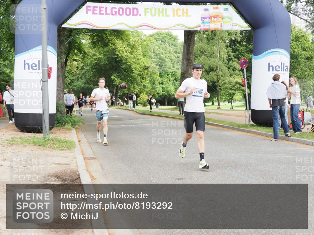29.06.2025 - hella hamburg halbmarathon MichiJ http://msf.ph/oto/8193292 29.06.2025 10:20:05 Zwischen KM18-KM19 3379, 8323, 12691, 17768, 18871 meine-sportfotos.de