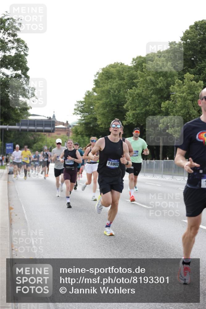 29.06.2025 - hella hamburg halbmarathon Jannik Wohlers http://msf.ph/oto/8193301 29.06.2025 09:46:07 Lombardsbrücke 1344, 1889, 3955, 4477, 4944, 5048, 7534, 7901, 8784, 8864, 10298, 10865, 10929, 11230, 11304, 11661, 12987, 13252, 13617, 13961, 14276, 14450, 15902, 16065, 16140, 16243, 16811, 16931, 16957, 17826, 18277, 18422 meine-sportfotos.de
