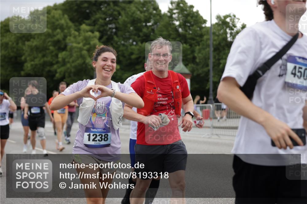 29.06.2025 - hella hamburg halbmarathon Jannik Wohlers http://msf.ph/oto/8193318 29.06.2025 11:13:37 Lombardsbrücke 1077, 1238, 1277, 1280, 1454, 2465, 2551, 3299, 3318, 3368, 3587, 3588, 4071, 4098, 4500, 4501, 4753, 5153, 5772, 6420, 6812, 7151, 7388, 7906, 8659, 9148, 9692, 10612, 10753, 11132, 11549, 11746, 11845, 12081, 12667, 12738, 13084, 14490, 14997, 15003, 15005, 15031, 15653, 16044, 16188, 17399, 17479, 19077 meine-sportfotos.de