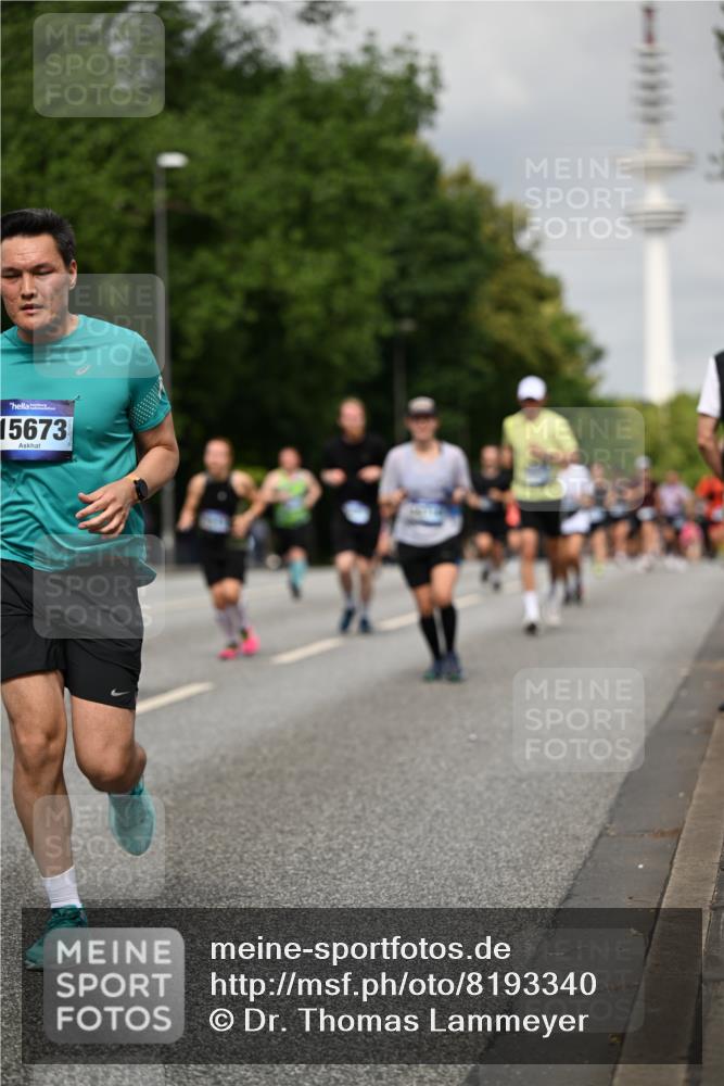 29.06.2025 - hella hamburg halbmarathon Dr. Thomas Lammeyer http://msf.ph/oto/8193340 29.06.2025 10:11:13 Kennedybrücke 1245, 4502, 5287, 5807, 5845, 6314, 6664, 9560, 10212, 10703, 11114, 11394 meine-sportfotos.de