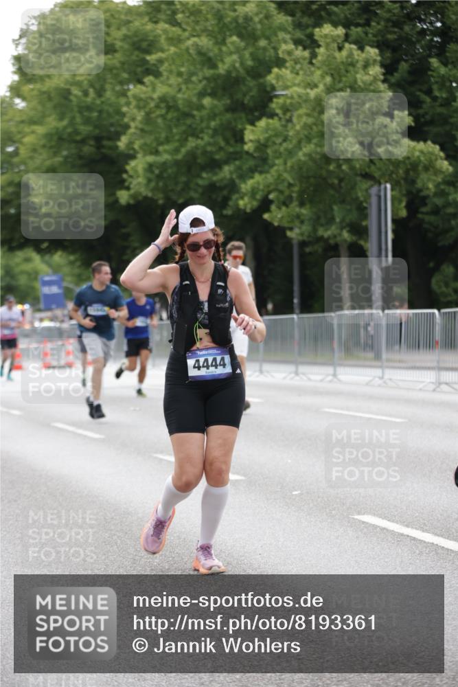 29.06.2025 - hella hamburg halbmarathon Jannik Wohlers http://msf.ph/oto/8193361 29.06.2025 10:24:27 Lombardsbrücke 1740, 2108, 2249, 3099, 3113, 4008, 4010, 4444, 5126, 6261, 10907, 11816, 11817, 14898, 15124, 15942, 15975, 17535, 17954, 18194, 18198 meine-sportfotos.de