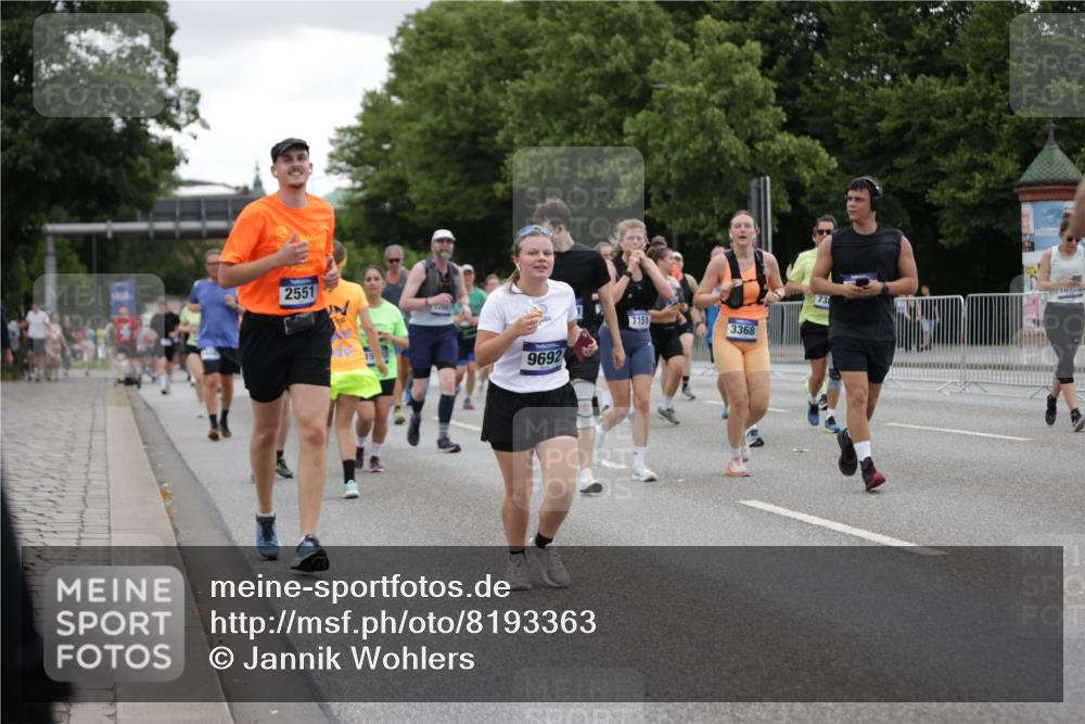 29.06.2025 - hella hamburg halbmarathon Jannik Wohlers http://msf.ph/oto/8193363 29.06.2025 11:13:38 Lombardsbrücke 1077, 1238, 1277, 1280, 1454, 2465, 2551, 3299, 3318, 3368, 3587, 3588, 4500, 4501, 4753, 5153, 5772, 6420, 6812, 7151, 7388, 7906, 8659, 9148, 9692, 10612, 10753, 11132, 11549, 11746, 11845, 12081, 12667, 12738, 13084, 14490, 14997, 15003, 15005, 15031, 15653, 16044, 16188, 17399, 17479, 17624, 19077 meine-sportfotos.de