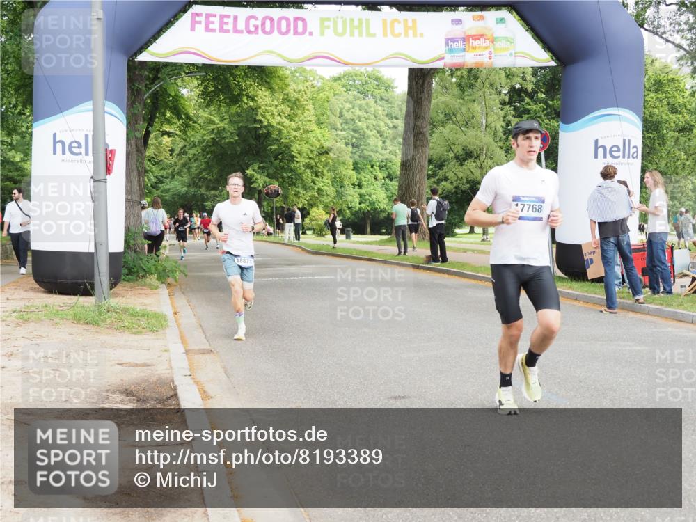29.06.2025 - hella hamburg halbmarathon MichiJ http://msf.ph/oto/8193389 29.06.2025 10:20:05 Zwischen KM18-KM19 3379, 8323, 12691, 17768, 18871 meine-sportfotos.de