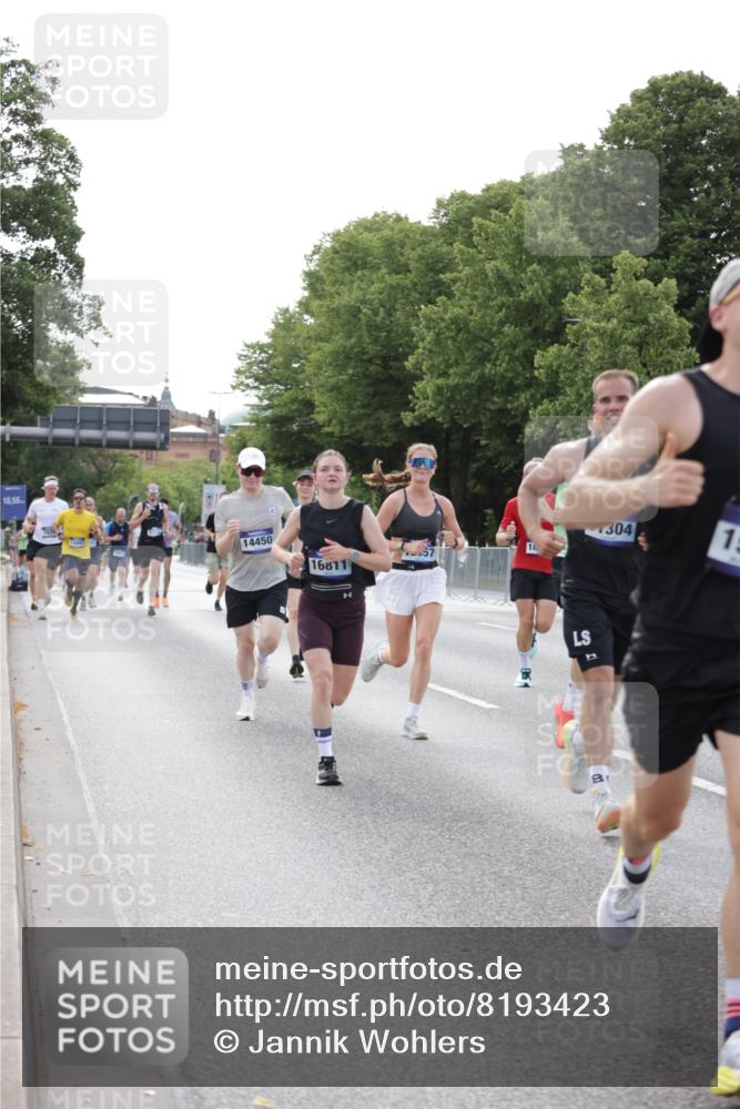 29.06.2025 - hella hamburg halbmarathon Jannik Wohlers http://msf.ph/oto/8193423 29.06.2025 09:46:08 Lombardsbrücke 1344, 1889, 4477, 4944, 5048, 6683, 7534, 7901, 8784, 8864, 10298, 10865, 10929, 11230, 11304, 11661, 12447, 12987, 13252, 13617, 13961, 14450, 15902, 16065, 16140, 16243, 16811, 16931, 16957, 17751, 18277, 18422 meine-sportfotos.de