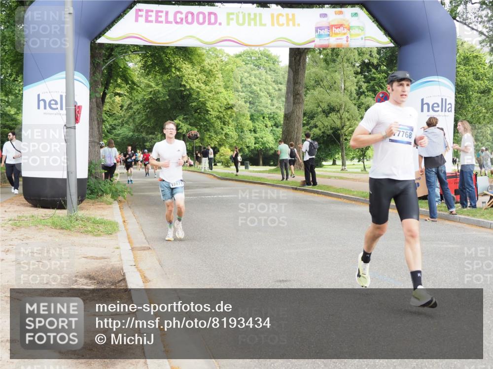 29.06.2025 - hella hamburg halbmarathon MichiJ http://msf.ph/oto/8193434 29.06.2025 10:20:05 Zwischen KM18-KM19 3379, 8323, 12691, 17768, 18871 meine-sportfotos.de