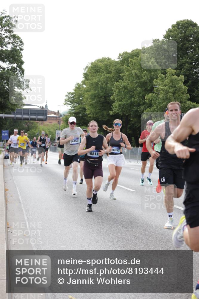 29.06.2025 - hella hamburg halbmarathon Jannik Wohlers http://msf.ph/oto/8193444 29.06.2025 09:46:08 Lombardsbrücke 1344, 1889, 4477, 4944, 5048, 6683, 7534, 7901, 8784, 8864, 10298, 10865, 10929, 11230, 11304, 11661, 12447, 12987, 13252, 13617, 13961, 14450, 15902, 16065, 16140, 16243, 16811, 16931, 16957, 17751, 18277, 18422 meine-sportfotos.de