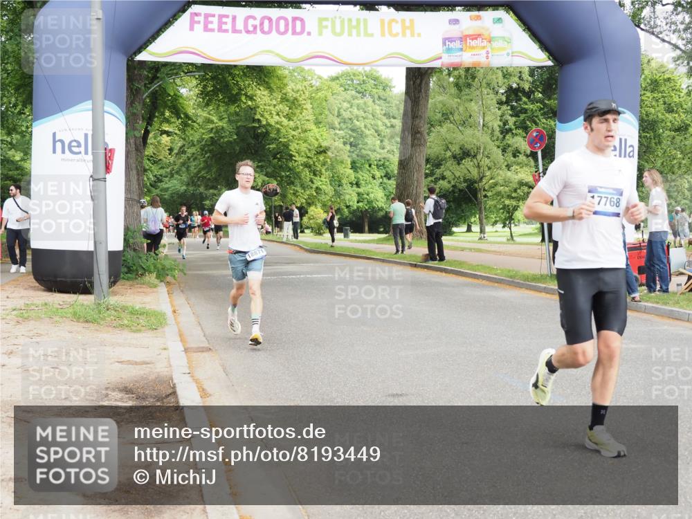 29.06.2025 - hella hamburg halbmarathon MichiJ http://msf.ph/oto/8193449 29.06.2025 10:20:05 Zwischen KM18-KM19 3379, 8323, 12691, 17768, 18871 meine-sportfotos.de