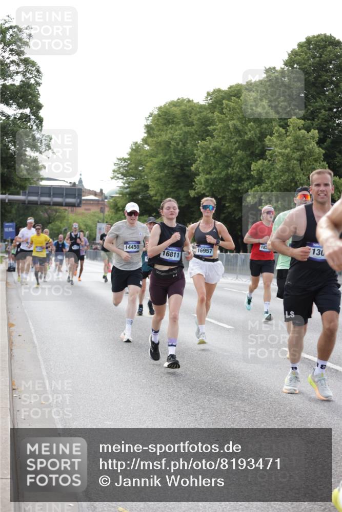29.06.2025 - hella hamburg halbmarathon Jannik Wohlers http://msf.ph/oto/8193471 29.06.2025 09:46:09 Lombardsbrücke 1344, 1889, 2243, 4477, 4944, 5048, 5152, 6683, 7534, 7628, 7901, 8312, 8784, 8864, 10298, 10865, 10929, 11230, 11304, 11661, 12447, 12987, 13252, 13617, 13961, 14310, 14450, 15902, 16065, 16140, 16243, 16811, 16931, 16957, 17751, 18277, 18422 meine-sportfotos.de