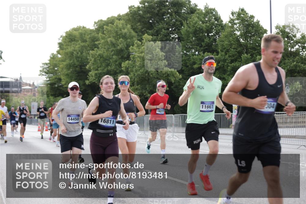 29.06.2025 - hella hamburg halbmarathon Jannik Wohlers http://msf.ph/oto/8193481 29.06.2025 09:46:09 Lombardsbrücke 1344, 1889, 2243, 4477, 4944, 5048, 5152, 6683, 7534, 7628, 7901, 8312, 8784, 8864, 10298, 10865, 10929, 11230, 11304, 11661, 12447, 12987, 13252, 13617, 13961, 14310, 14450, 15902, 16065, 16140, 16243, 16811, 16931, 16957, 17751, 18277, 18422 meine-sportfotos.de